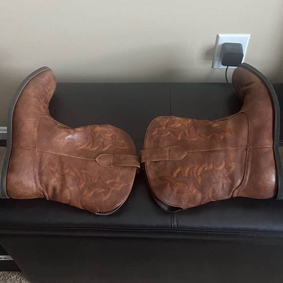 Men's Brown Western Boots - Picture 7 of 11